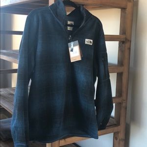 The North Face Men’s 1/4 zip plaid pullover